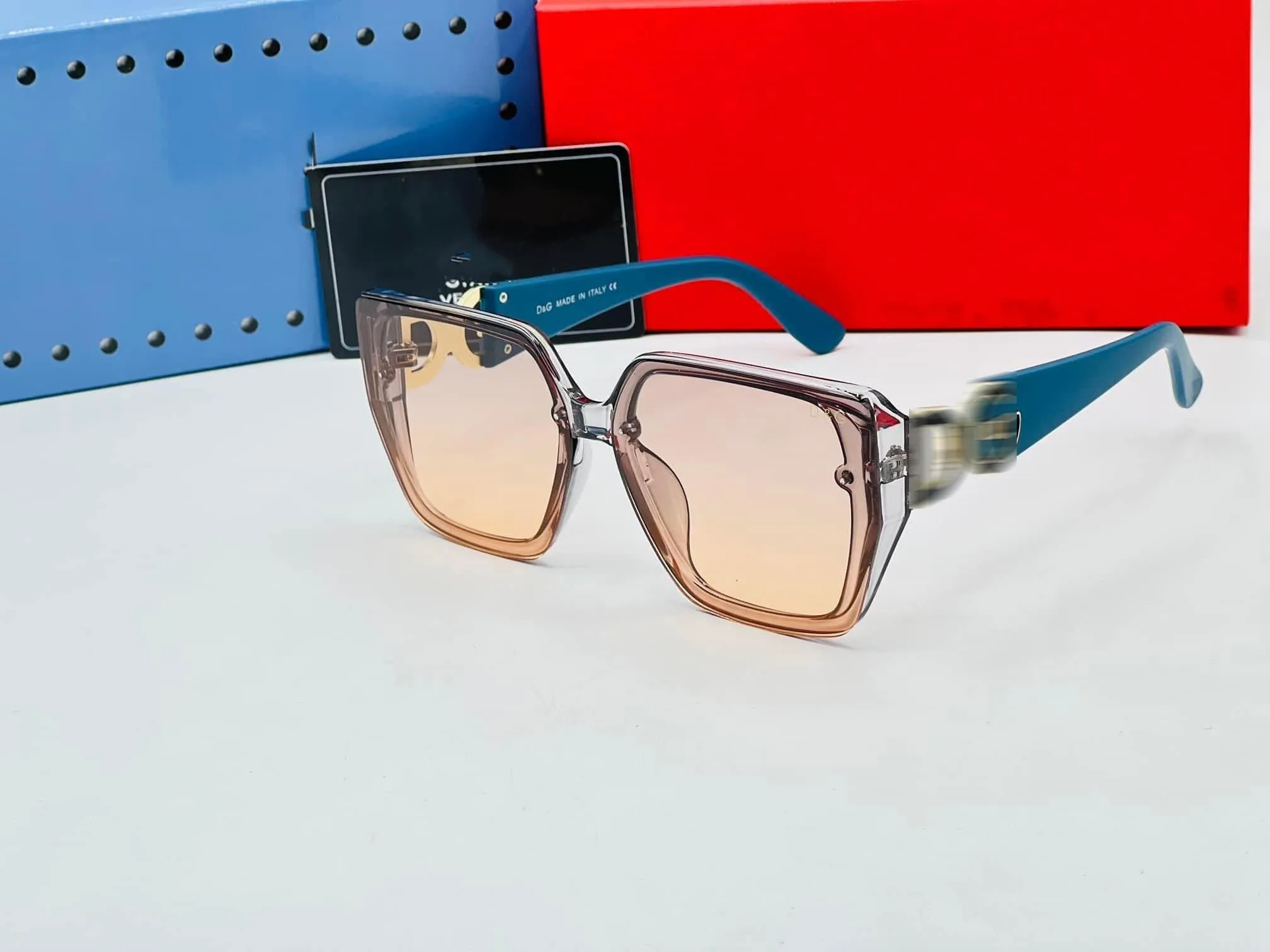Fashionable Sunglasses For Unisex S4375135