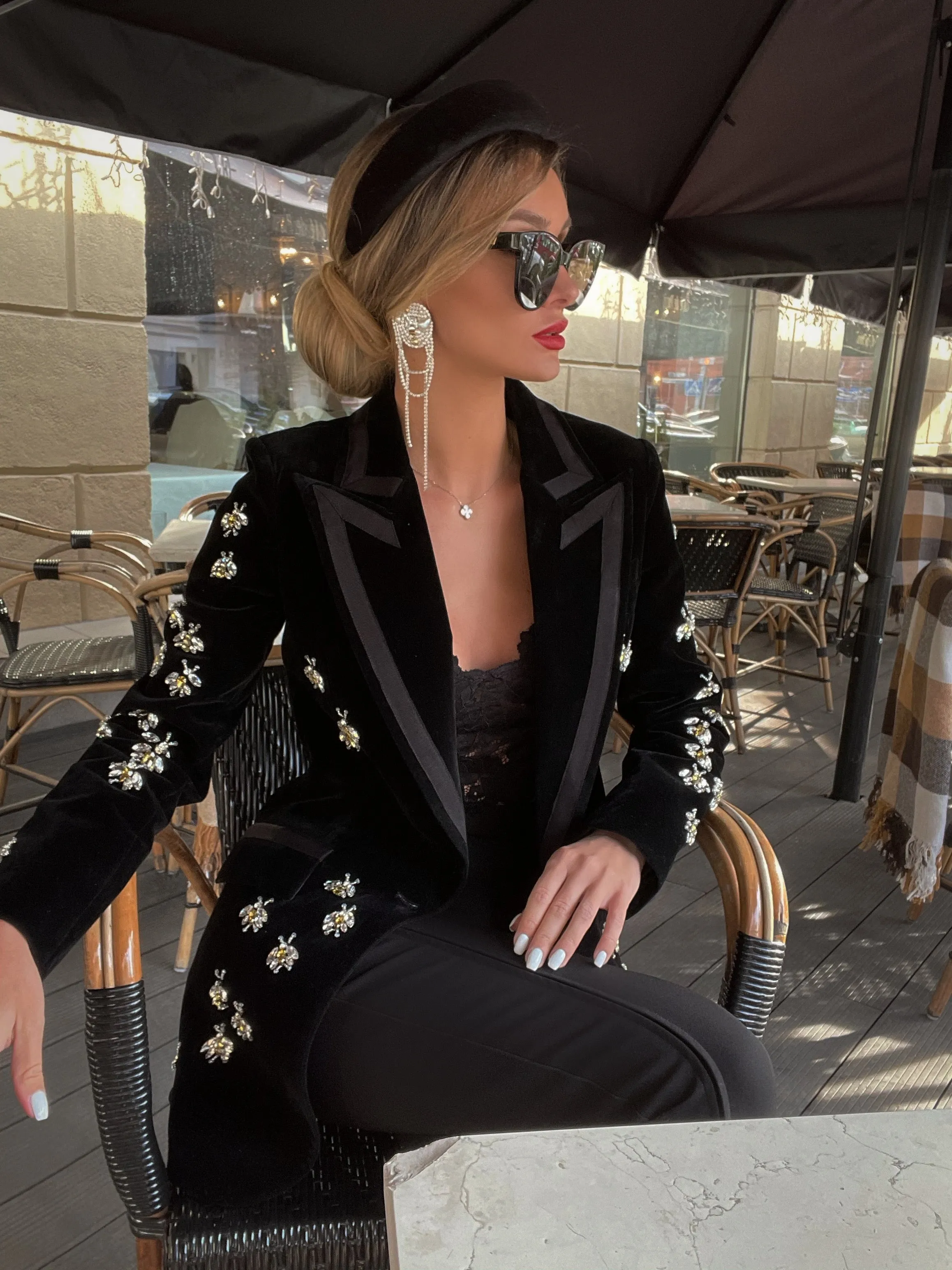 L’ABEILLE NOIR VELOUR BLAZER