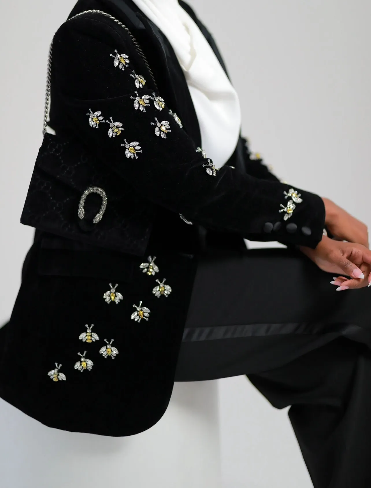 L’ABEILLE NOIR VELOUR BLAZER